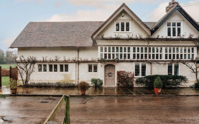 Wisteria House - Sleeps 11