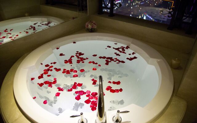 Tonglu World Trade SSAW Boutique Hotel