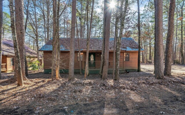 Bear Trail 2 Bedroom Cabin by Redawning