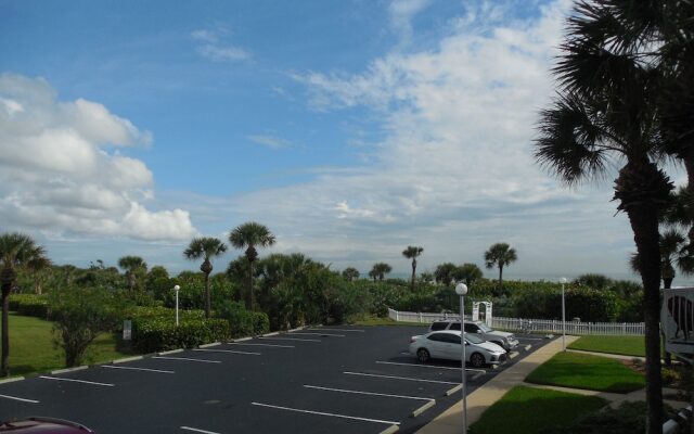 Royal Mansions Resort