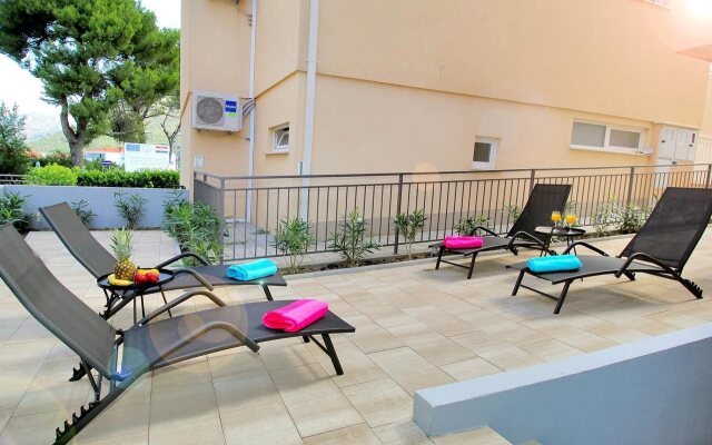 Bacan Family Apartments