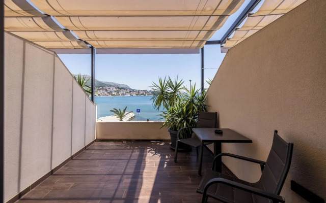 Sea View Luxury Rooms Seven of Nine