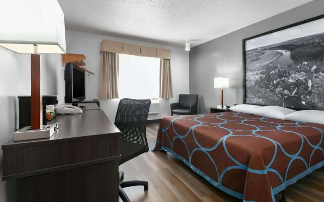 Super 8 by Wyndham Grapevine/DFW Airport Northwest