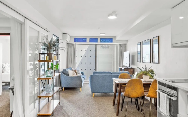 2Br Apt With Balcony & Parking In Prime Spo