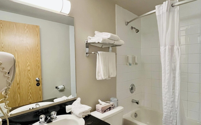 Super 8 by Wyndham Grande Prairie