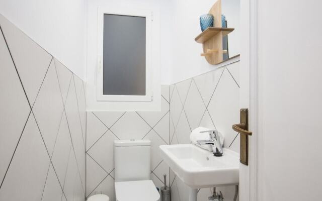 Luxurious Decor 4bdr Apt in Central, Eixample