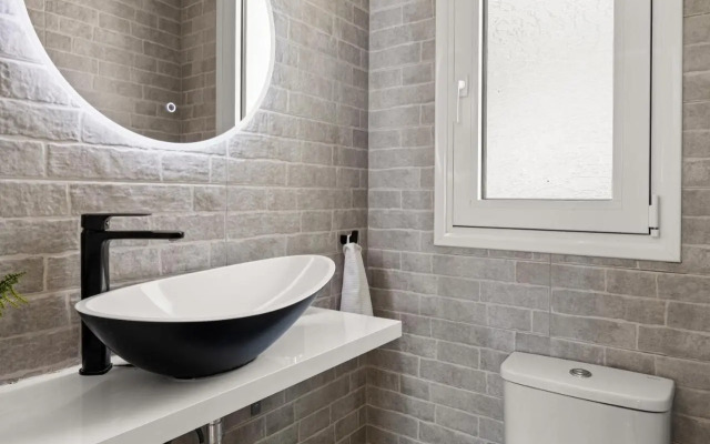 BillyMare central Glyfada apartment