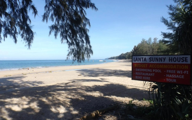 Lanta Long Beach Hostel