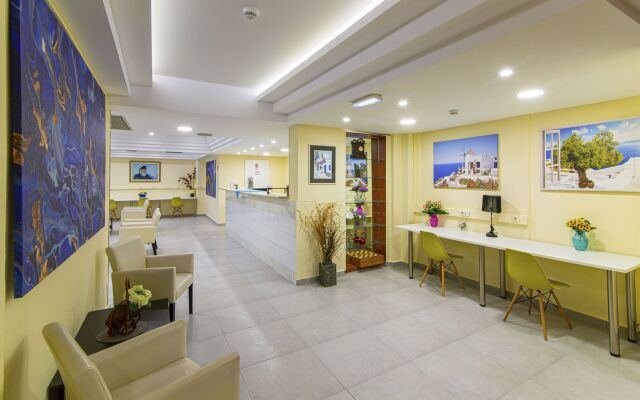 Triton Hotel