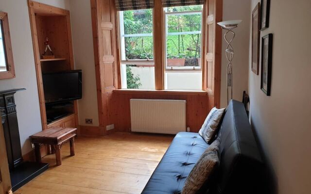 Cosy Flat With Garden View