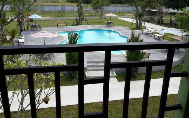 RoomQuest Chonburi Phanat Nikhom