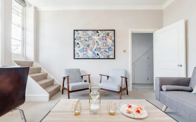 Kensington Apartment with terrace