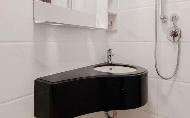 Elegant and Comfortable Studio Apartment at Sky House BSD