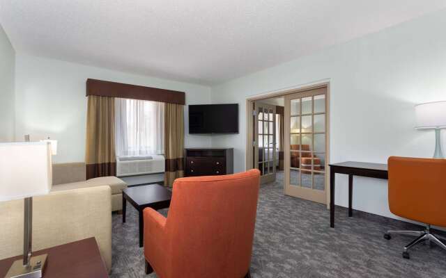 La Quinta Inn & Suites by Wyndham Bonita Springs Naples N.