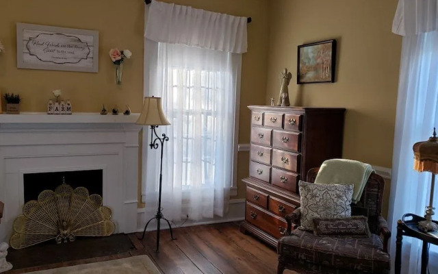 Silly Chickens Lodge B&B