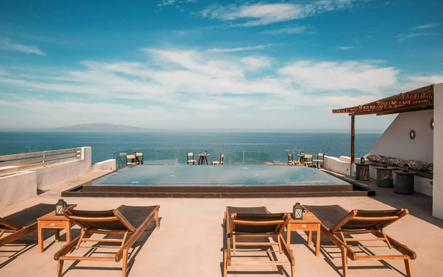 Almyra Oia Suites
