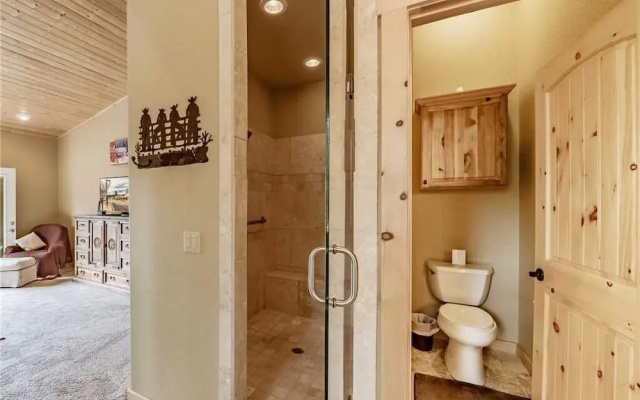Heavenly Pines - Three Bedroom Cabin with Hot Tub