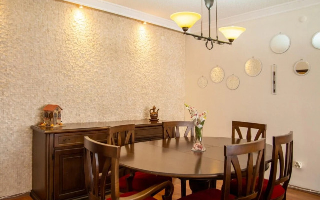 Vibrant Flat Near Trendy Attractions in Karsiyaka