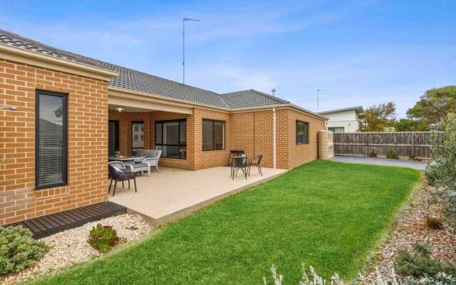 Corymbia Barwon Heads Modern Family Getaway!