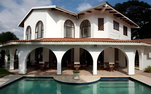 Bizafrika Guest Lodge & Conference Center