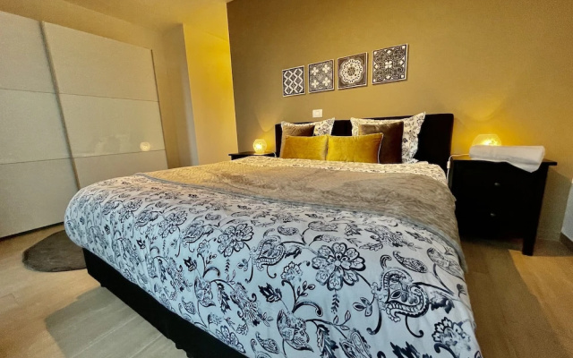 One Lux Stay near Diamond District