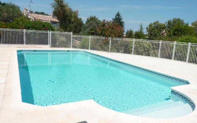 Joli 2p dans résidence calme et securisée avec piscine