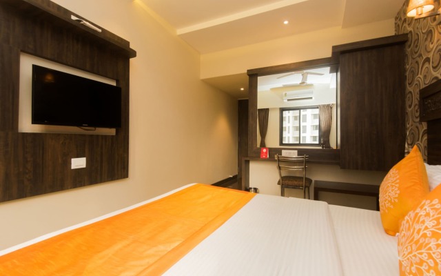 OYO 10650 Hotel Lotus Residency