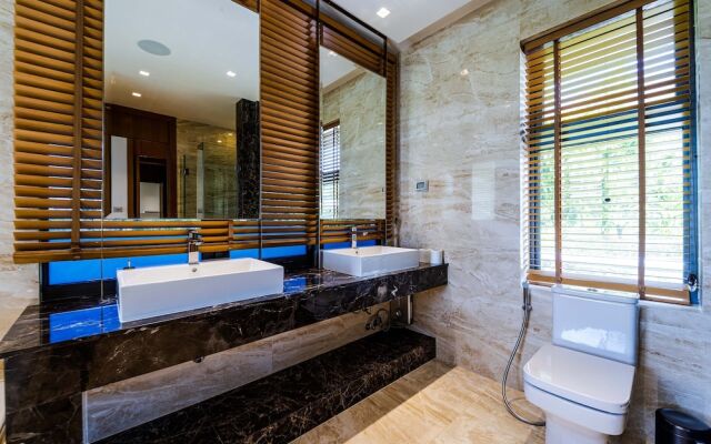 Luxury Mansion On Golf Course - BMG5