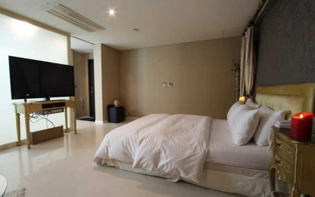 648 Hotel