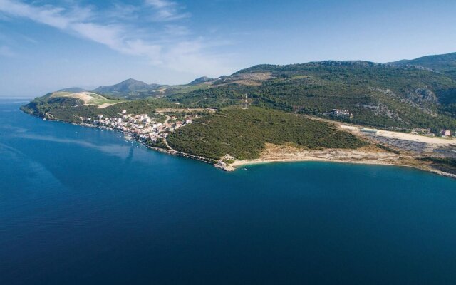 Stunning Home in Komarna With 2 Bedrooms and Wifi