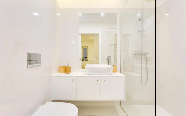 Wood Premium Downtown Apartment by DA'HOME