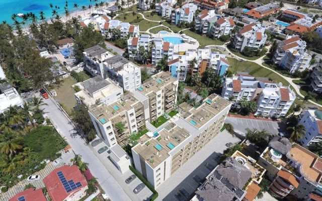Luxurious Pent House Steps From The Beach C4