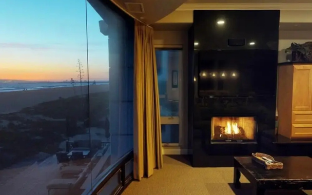 5 Bedroom Beachfront Masterpiece