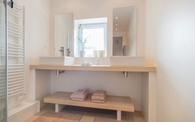 Luxury Holiday Home With Lawn in Beaumont-en-véron Near Chinon