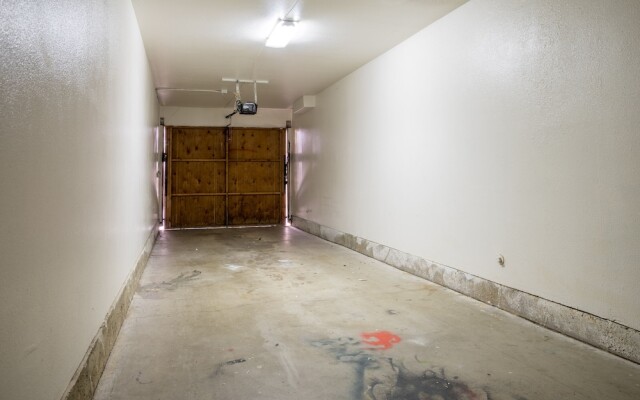 WanderJaunt | Emerald St Townhomes