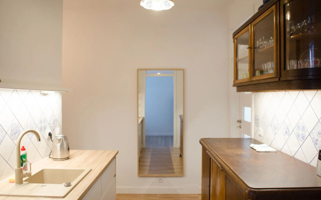 Goodnight Warsaw Apartments