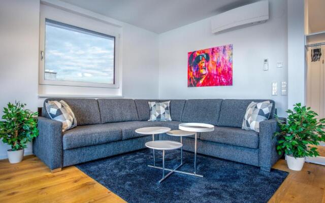 Mark's Penthouse Apartments managed by SKY9 Apartments