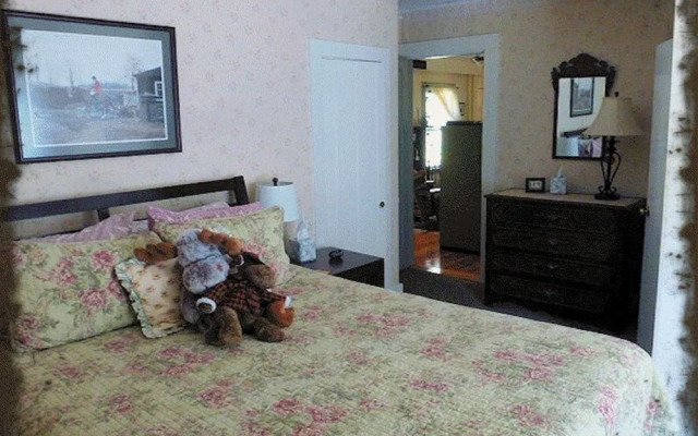 Spruce Moose Lodge and Cottages