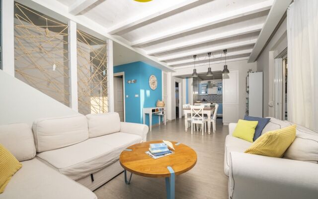 Seabreeze Villa - with Jacuzzi & heated pool