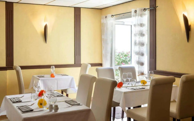 Brit Hotel Chinon le Lion d'Or
