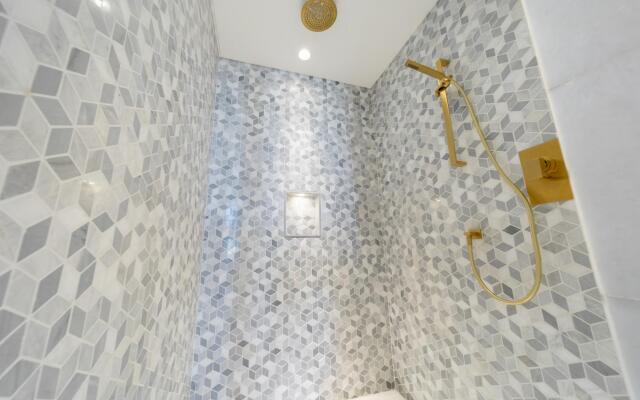 DXB - Five - 31006 - PJ