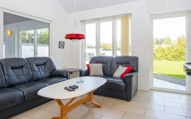 10 Person Holiday Home in Grenaa-by Traum