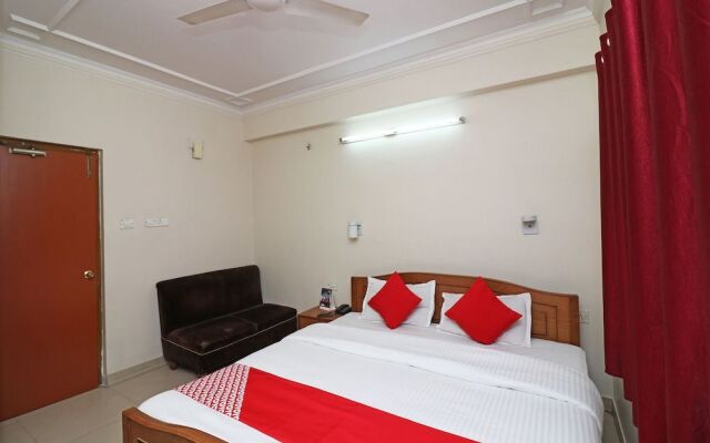 OYO 29941 Hotel Hukum Palace