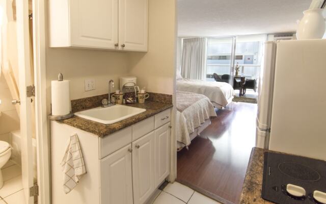 Island Colony 807 - Studio condo by RedAwning