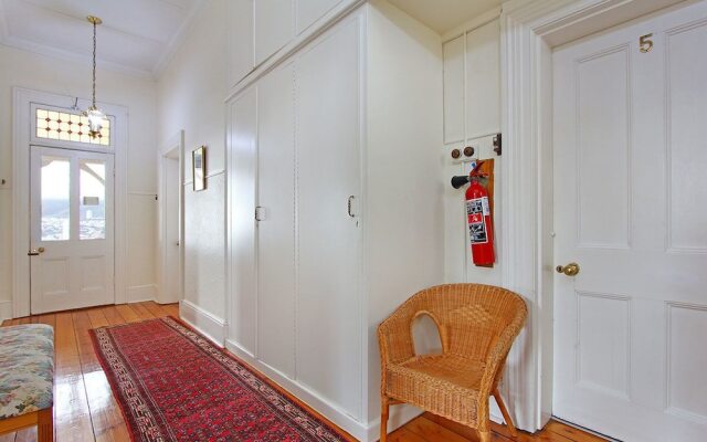 Hillcrest Manor Guesthouse