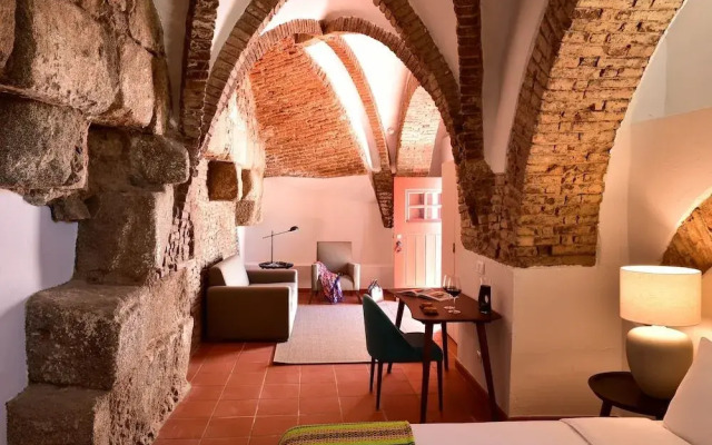 The Noble House Suites & Apartments