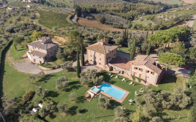 Tuscan Cottage With 2 Pools