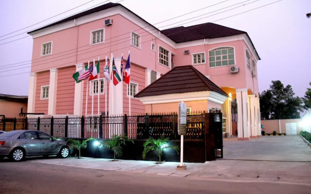 Queensgate Continental Hotel and Suites