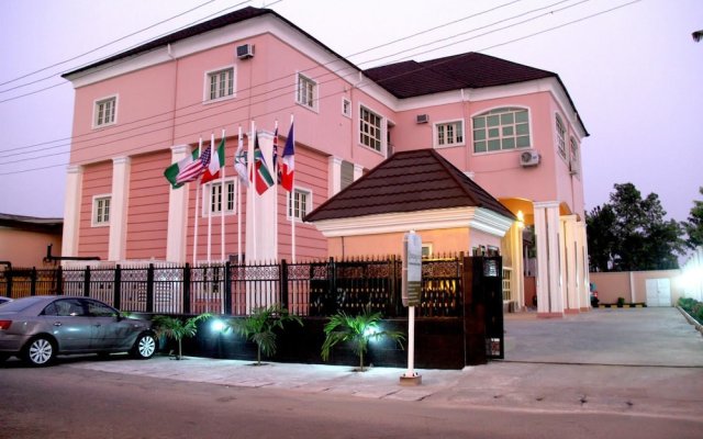 Queensgate Continental Hotel and Suites