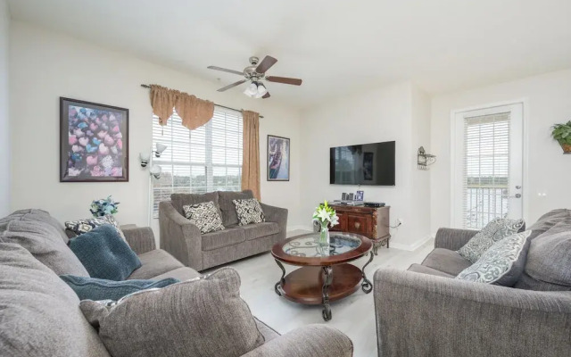 Beautiful Vista Cay Lakeview Condo - 1019